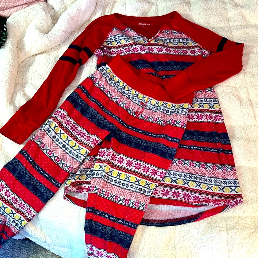 Festive Maurice’s 2 piece pajama set size medium